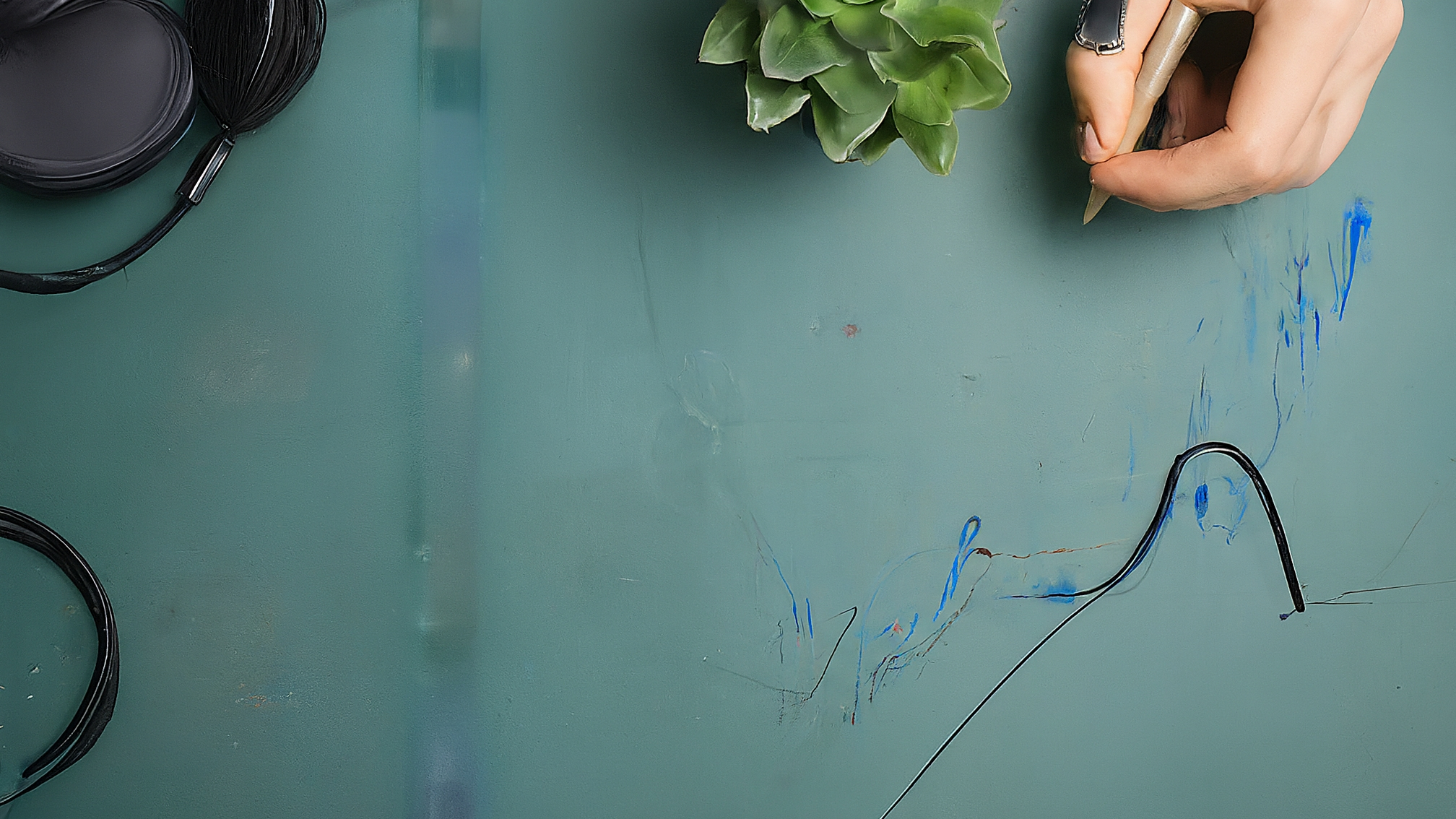 Professional educational image about day trading education, green and blue colors